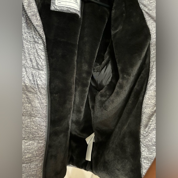 Abercrombie Kids Light Puffer Hooded Jacket. Fully Lined Size 15/16. - Picture 11 of 13